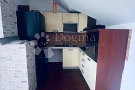 ODLIČNA KUĆA SA DVA STANA!, Peščenica - Žitnjak, House