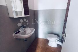 ODLIČNA KUĆA SA DVA STANA!, Peščenica - Žitnjak, House