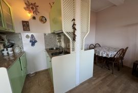 OPATIJA, IKA - stan s pogledom na more u zgradi novije gradnje - samo 290 metara udaljen od mora! PRILIKA!, Opatija - Okolica, Appartment