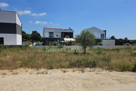 ORBANIĆI - građevinsko zemljište s dozvolom za obiteljsku kuću s bazenom, Marčana, Terreno