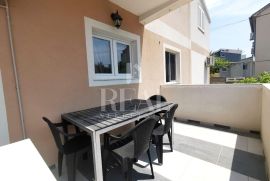 Vodice samostojeća kuća P+1 s mogućnošću nadogradnje kata, Vodice, House