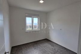 Crikvenica novogradnja sa bazenom, Crikvenica, Appartement