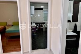 Crikvenica, poslovni prostor od 126.65m2 u turističkoj funkciji, Crikvenica, Commercial property