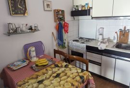 SENJ, STINICA, stan s garažom na prvom katu, balkon, pogled more, Senj, Apartamento