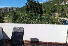 SENJ, STINICA, stan s garažom na prvom katu, balkon, pogled more, Senj, Apartamento