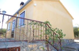 Kuća Splitska + maslinik 10760m2, Supetar, House