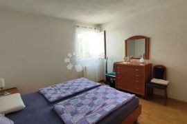 Odličan 1S+DB, balkon, parking, Omišalj, شقة