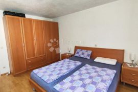 Odličan 1S+DB, balkon, parking, Omišalj, شقة