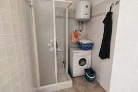 Odličan 1S+DB, balkon, parking, Omišalj, شقة