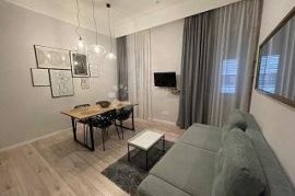 RIJEKA u samom centru grada prodajemo nekretninu s pet apartmana, Rijeka, Appartamento
