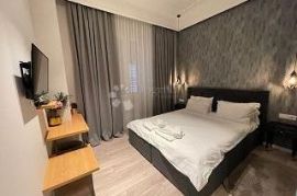 RIJEKA u samom centru grada prodajemo nekretninu s pet apartmana, Rijeka, Kвартира