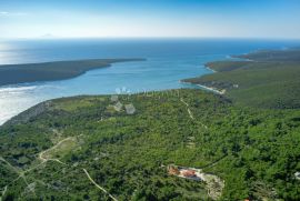 EKSKLUZIVNA VILA S BAZENOM NA OSAMI BLIZU MORA!, Marčana, Kuća