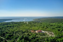 EKSKLUZIVNA VILA S BAZENOM NA OSAMI BLIZU MORA!, Marčana, Maison