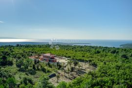 EKSKLUZIVNA VILA S BAZENOM NA OSAMI BLIZU MORA!, Marčana, Kuća