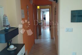 KRK,MALINSKA -Apartman 3S+DB,terasa,tri parking mjesta, Krk, Daire