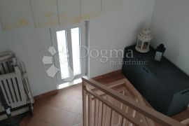 KRK,MALINSKA -Apartman 3S+DB,terasa,tri parking mjesta, Krk, Appartment