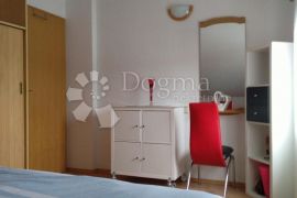 KRK,MALINSKA -Apartman 3S+DB,terasa,tri parking mjesta, Krk, Flat