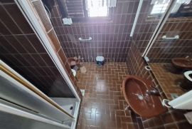 SAMOSTOJEĆA KUĆA SA 3 APARTMANA, Baška, House