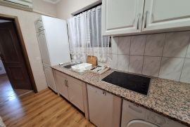 SAMOSTOJEĆA KUĆA SA 3 APARTMANA, Baška, Ev