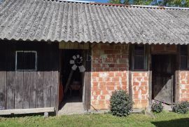 Samostojeća kuća u cvijeću s garažom i ljetnom kuhinjom., Gvozd, Дом
