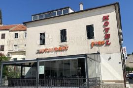 DRNIŠ, poslovni prostor za razne namjene u centru, Drniš, Gewerbeimmobilie