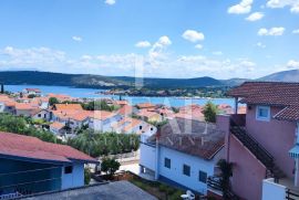 Kuća P+2 240m2 400 m od mora, Šibenik - Okolica, Ev