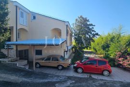 Crikvenica, kuća sa poslovnim prostorom na odličnoj lokaciji, Crikvenica, Maison