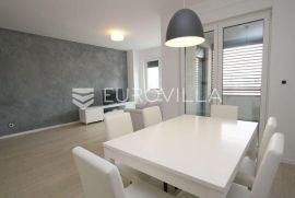 Zagreb, Knežija, moderan četverosoban penthouse NKP 125,54 m2, 2 parkirna mjesta, Zagreb, Appartamento