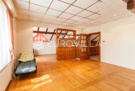 Zagreb Mikulići samostojeća kuća 300m2 na parceli 520m2, Zagreb, House