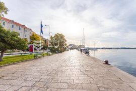 Šibenik, centar, dvojna kuća na top lokaciji, potrebna adaptacija, NKP 70 m2, Šibenik, Casa