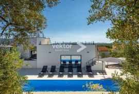 Krk, moderna kuća s bazenom i pogledom na more, Krk, Casa