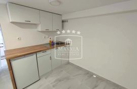 Seline - studio apartman/prostor cca 50m od mora! 55000€, Starigrad, Wohnung