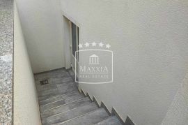 Seline - studio apartman/prostor cca 50m od mora! 55000€, Starigrad, Daire