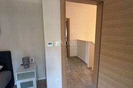 ISTRA, MEDULIN Moderna dvojna kuća s bazenom 600 m od mora!, Medulin, House