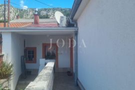 BRIBIR, kuća sa prostranom okućnicom, Vinodolska Općina, Maison