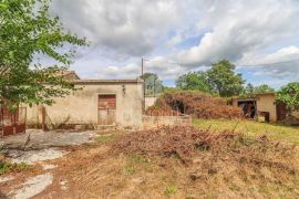 Barban, kuća sa potencijalom i velikom okućnicom!, Barban, House