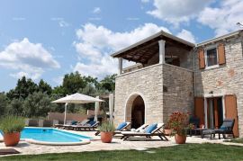 Kuća Prodaje se fantastična kuća sa bazenom, blizu Buje!, Buje, Famiglia