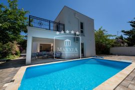 Privlaka - moderna villa 4 stambene jedinice s bazenom!! 495000€, Privlaka, Kuća