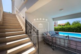 Privlaka - moderna villa 4 stambene jedinice s bazenom!! 495000€, Privlaka, Kuća