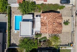 Privlaka - moderna villa 4 stambene jedinice s bazenom!! 495000€, Privlaka, Дом