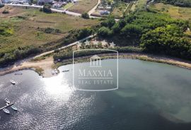 Nin - teren od 1003m2, prvi red do mora s projektom! CIJENA NA UPIT, Nin, Zemljište