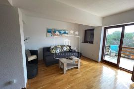 Šibenik-Bilice vrhunski apartman 76m2 s bazenom! 159000€, Šibenik, Apartamento