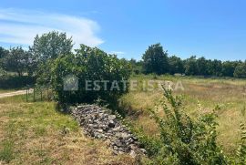 Prodaje se građevinsko zemljište u Kužinićima, općina Marčana, Istra, Marčana, Land