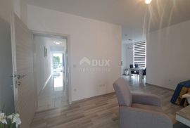 OPATIJA, OPRIĆ - apartmanska vila s 5 apartmana i bazenom, Opatija - Okolica, Kuća