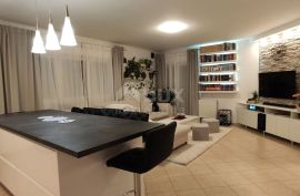 OPATIJA, MATULJI, PUŽI - stan 70 m2 2S+DB + okućnica + 2 parkirna mjesta! PRILIKA!, Matulji, Διαμέρισμα