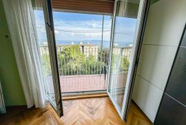 Dvosobni stan s pogledom na more, Rijeka, Appartment