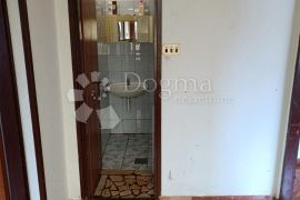 Kuća u centru Ogulina pogodna za poslovni prostor, Ogulin, House