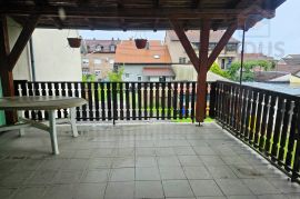 Obiteljska katnica s garažom i dvorištem - Višnjevac, Osijek, Maison