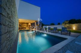 Svetvinčenat Villa 252m2 spoj modernog dizajna sa luxuzom!, Svetvinčenat, House