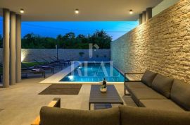 Svetvinčenat Villa 252m2 spoj modernog dizajna sa luxuzom!, Svetvinčenat, Famiglia
